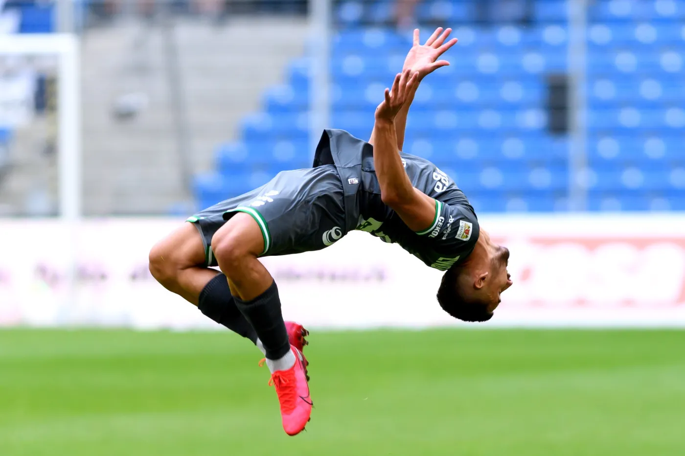 Napastnik Lechii Gdańsk Łukasz Zwoliński po zdobyciu gola w meczu grupy mistrzowskiej piłkarskiej Ekstraklasy z Lechem Poznań. Jednak, jak pokazały powtórki, podający Ze Gomes wcześniej był na spalonym. Sędzia Krzysztof Jakubik nie miał wyboru, nie mógł uznać gola i po konsultacji z system VAR odgwizdał spalonego