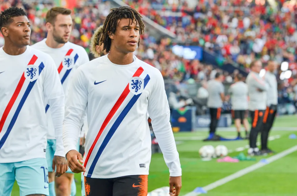 Oferta Manchesteru City za Nathana Ake przyjęta