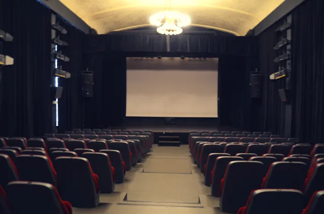 Największe kina w Polsce zamknięte z powodu koronawirusa