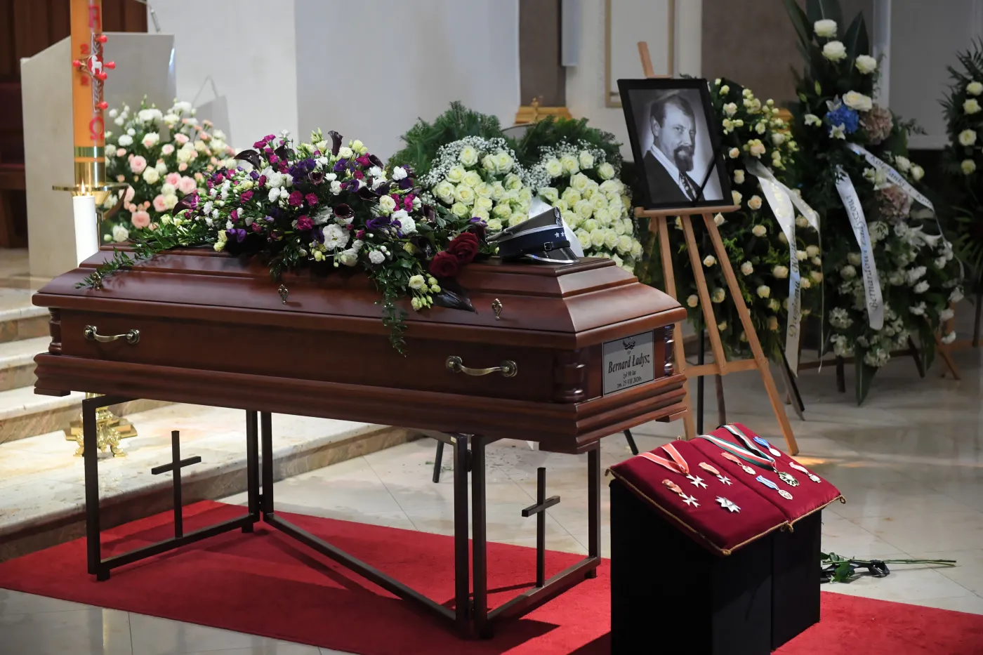 Pogrzeb Bernarda Ładysza. "Jego aksamitny bas urzekał słuchaczy na całym świecie"