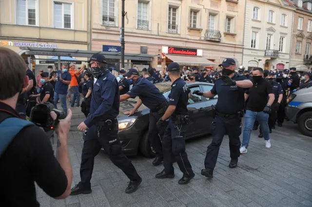 Policja: Wszyscy zatrzymani są na wolności. Zarzuty dla prawie pięćdziesięciu osób