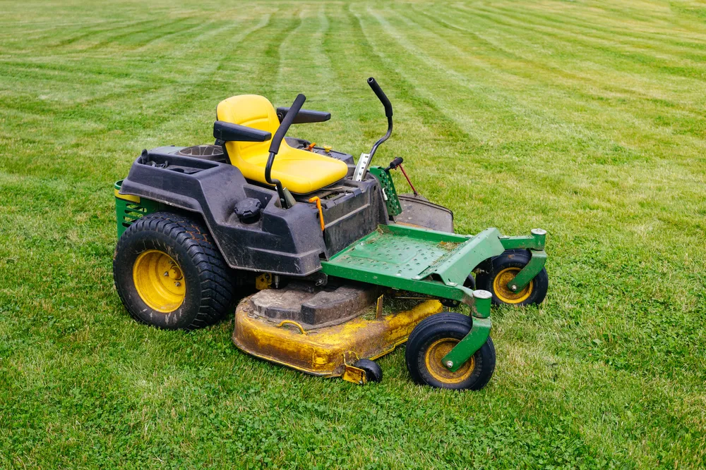 Rzecznik kadry norweskich skoczków został przejechany przez 200 kilogramową kosiarkę