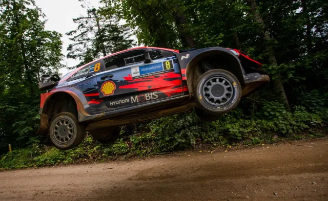 Rajdowe MŚ: Tanak liderem w Estonii, Kajetanowicz trzeci w WRC3