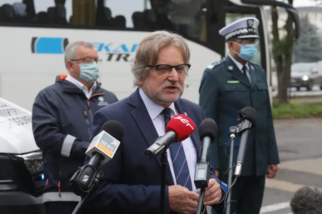 Szef GIS mówi, że "trzeba zmienić logistykę wejścia dzieci do szkół". A co z mierzeniem temperatury?