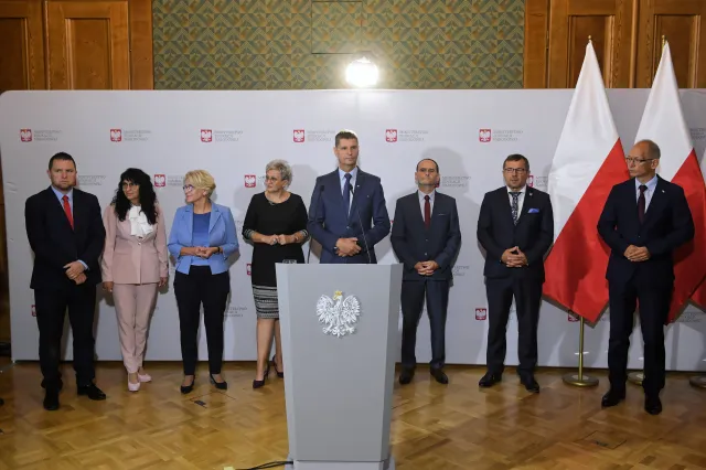 Wicedyrektor szkoły na konferencji MEN: Na powikłania po anginie też się umiera. Wysyłajmy optymizm [WIDEO]