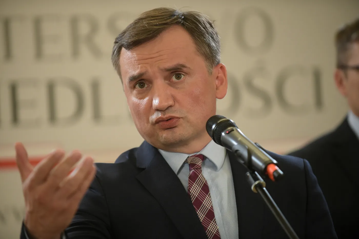 Rozłam w koalicji doprowadzi do dymisji? "Nie pozwolimy przejąć PiS-u Ziobrze"
