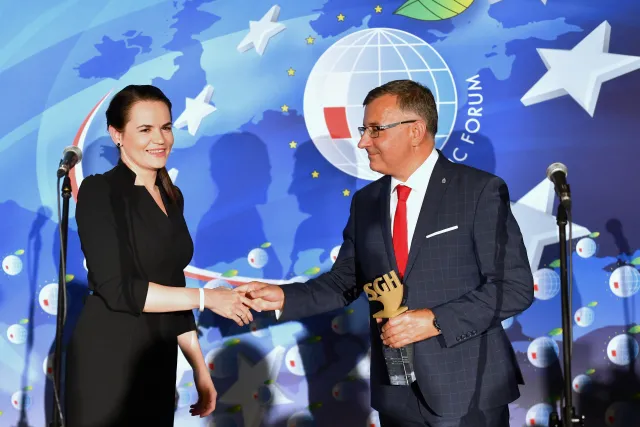Swiatłana Cichanouska nagrodzona na Forum Ekonomicznym. Mówiła o Białorusinach, którzy "przezwyciężyli strach"