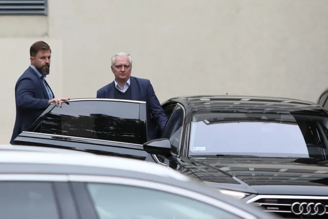 Koalicjanci Prawa i Sprawiedliwości okopują się na nowo. Na co liczą?