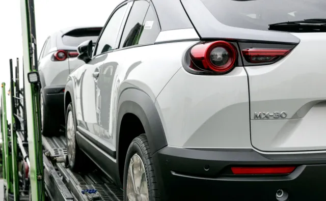 Mazda MX-30 w Polsce z EKODOPŁATĄ i tanieje. Japończycy nie czekają na rządowy program