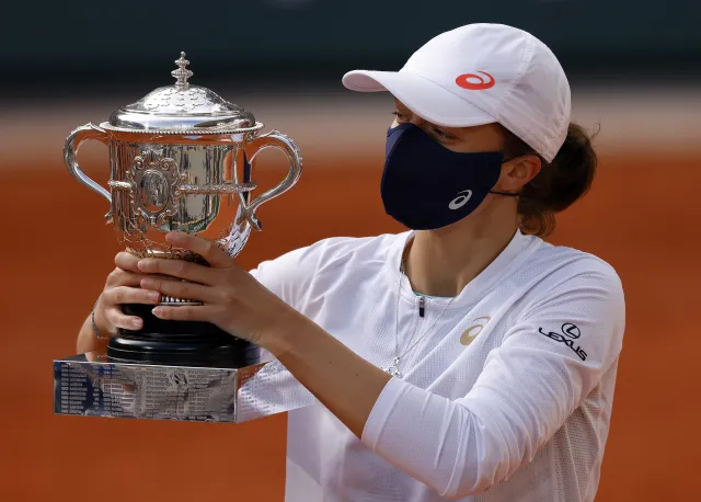 Iga Świątek najlepsza na kortach Rolanda Garrosa! Historyczny sukces Polki!