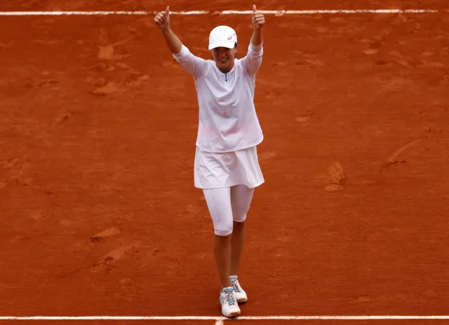 Lewandowski, Morawiecki i Duda gratulują Świątek. Mistrzyni ROLAND-GARROS!