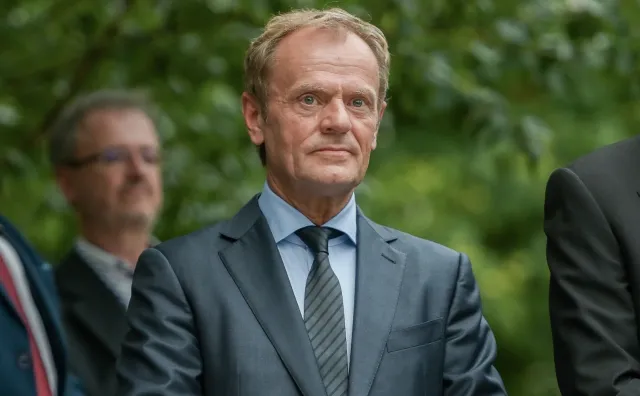 Tusk: Wycofajcie się z wojny z narodem, zanim dojdzie do tragedii