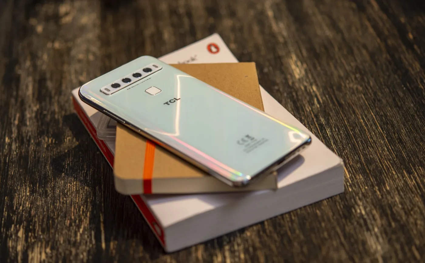 tcl-10-se-28297473.jpg