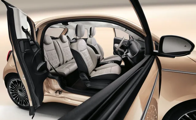 Nowy Fiat 500 3+1 ujawniony i wjeżdża do Polski. Pięknie nas urządzili