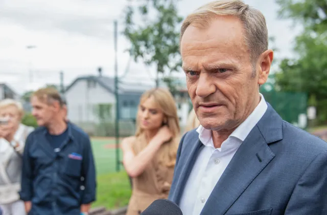 Tusk pyta. "Kto kogo prędzej odspawa: PiS nas od Europy, czy my PiS od władzy?"