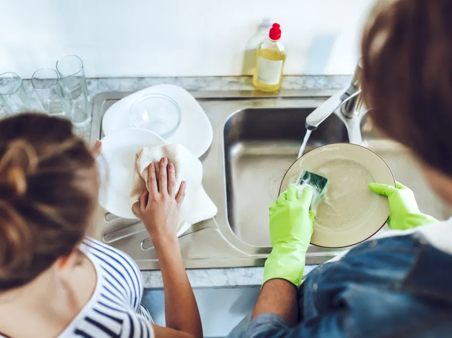 Źle się dzieje: Pandemia zwiększa nierówności między płciami w obciążeniu obowiązkami domowymi