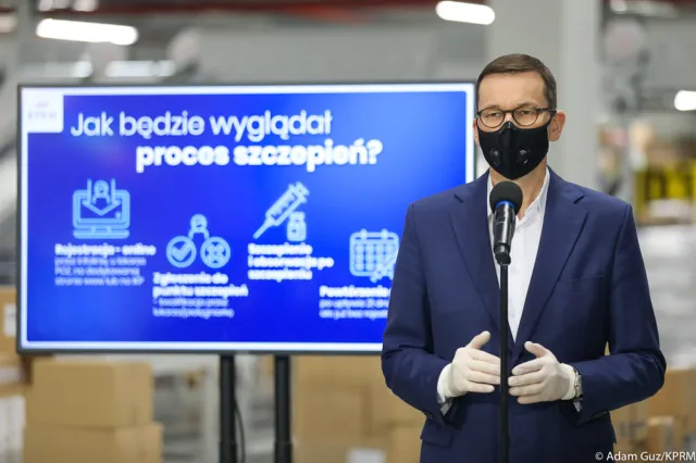 Rządowa strategia szczepień. Dobrowolnie i za darmo w przychodni lub w domu