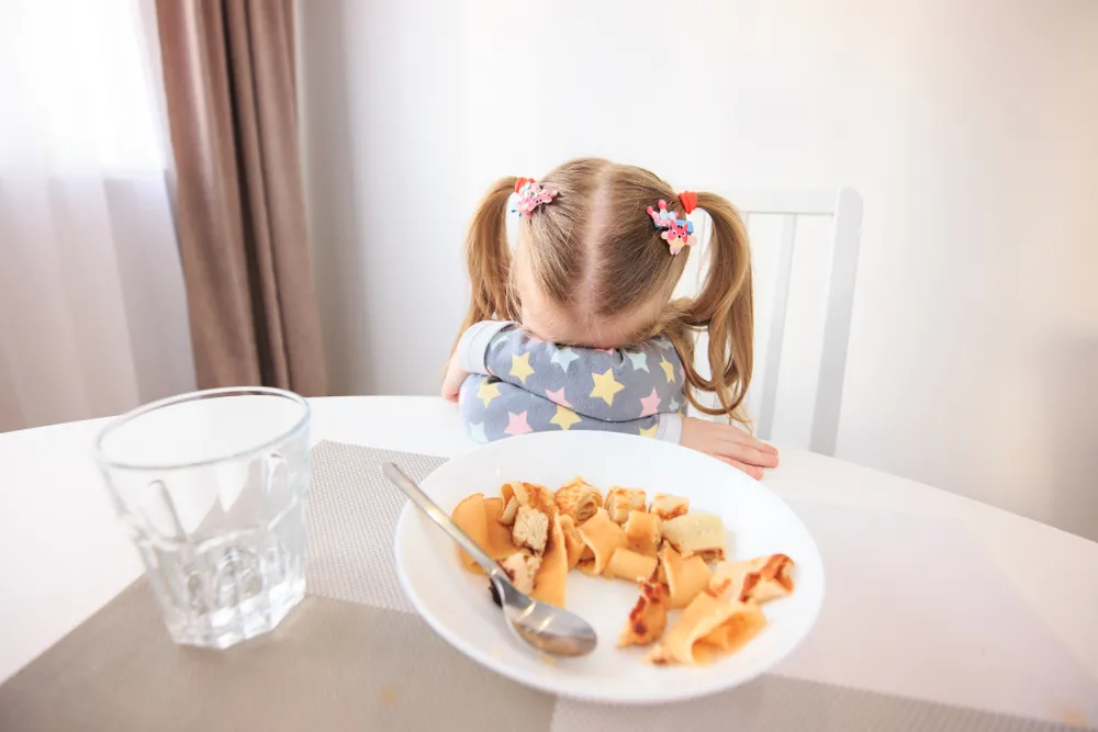 Rozpoznanie problemu to podstawa: Jak stwierdzić, że dziecko ma neofobię żywieniową?