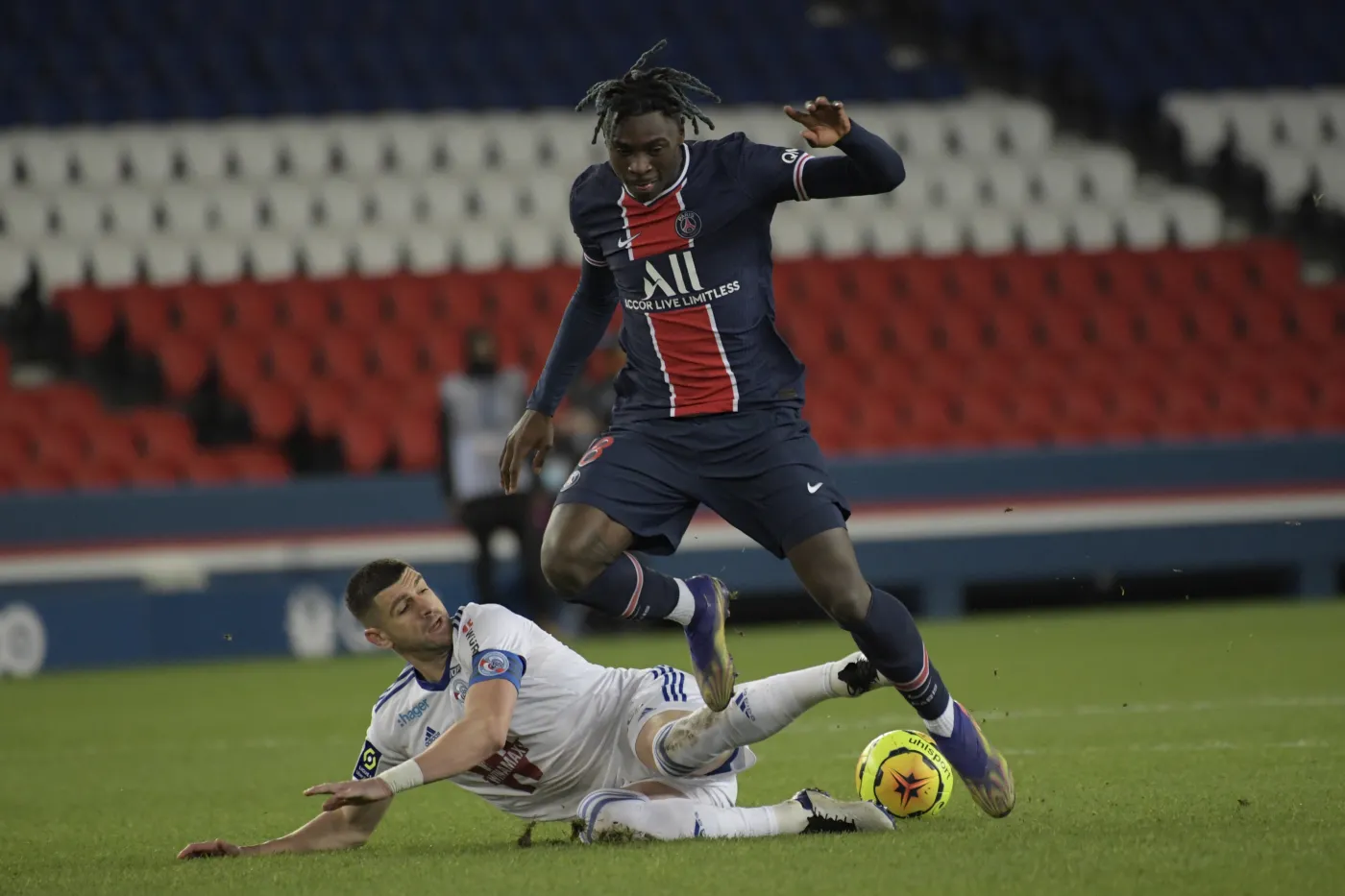 Cztery gole Paris Saint-Germain, trzy Olympique Lyon, zwycięstwa czołówki