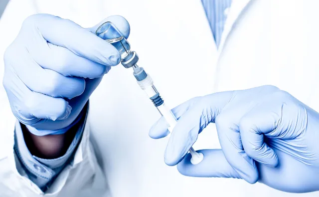 Główny Inspektor Sanitarny: Jeśli ktoś działa wbrew interesowi dziecka i go nie szczepi, musi się liczyć z grzywną