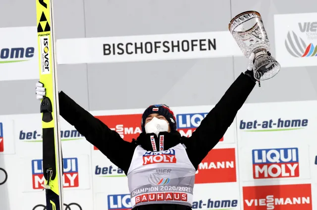 Stoch łowcą Złotych Orłów. Tylko Ahonen i Weissflog mają ich więcej [SYLWETKA]