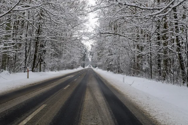 To było potężne uderzenie mrozu. Na termometrach prawie - 31 stopni w Suwałkach