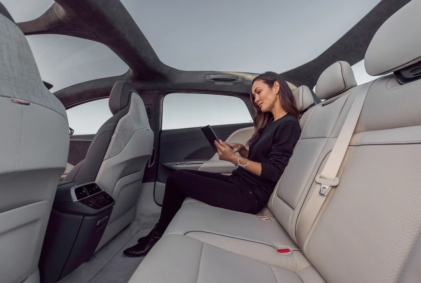 lucid-air-37055788.jpg