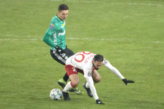 Pięć goli, dwie czerwone kartki i awans Legii do ćwierćfinału Pucharu Polski