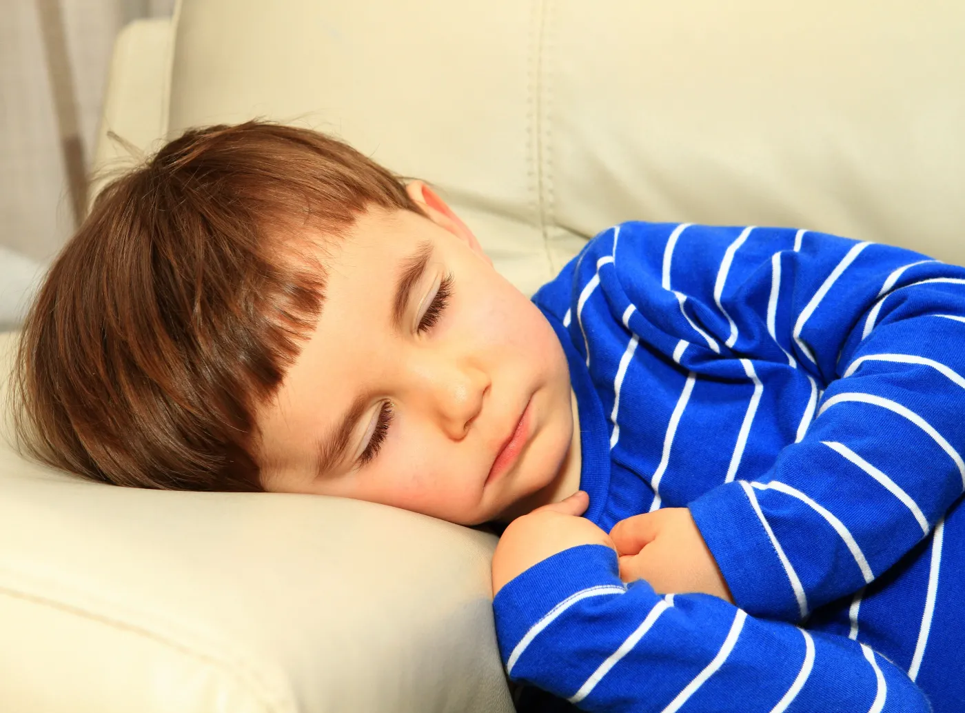 Brak odpowiedniej rutyny snu u dzieci skutkuje problemami z wagą