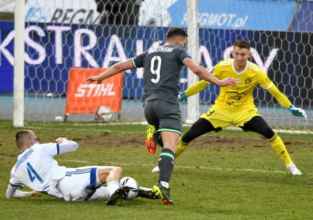 Zwoliński autorem zwycięskiego gola, Kuciak bohaterem spotkania