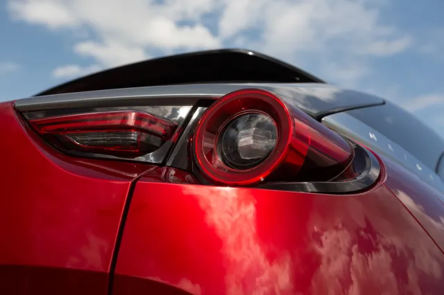 Mazda MX-30 sensacją w Polsce. Japończycy wprowadzają NOWE modele i silniki benzynowe