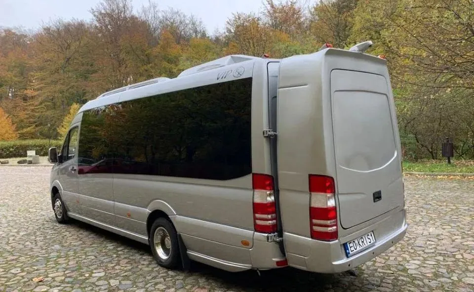 mercedes-37084763.jpg
