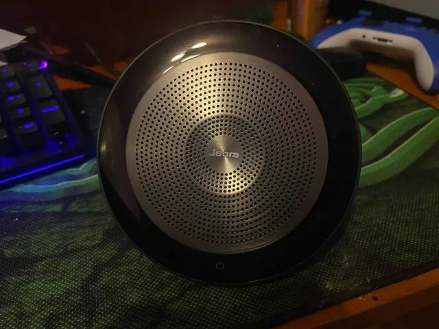 Jabra 750 - latający spodek do rozmów online. Tylko uważajcie na domowe zwierzaki [TEST]