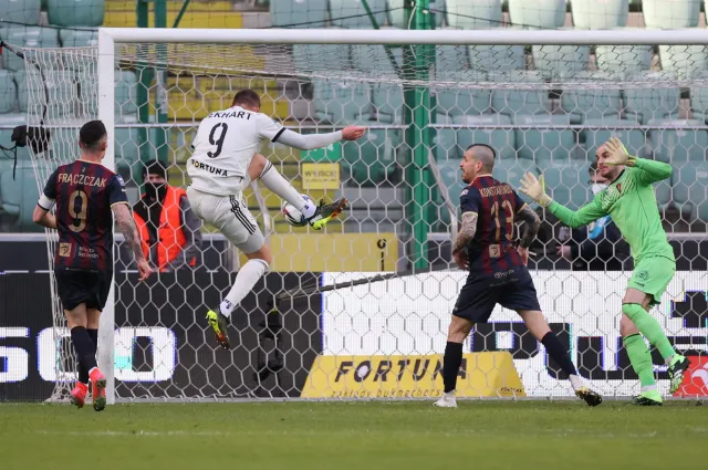 Piorunujący początek Legii. Cztery gole w 29 minut! "Wojskowi" mogą mrozić szampany