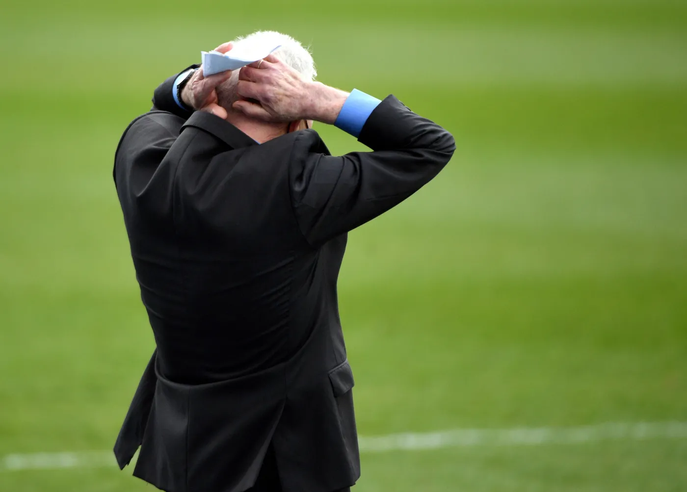 Trener drużyny PGE FKS Stal Mielec Włodzimierz Gąsior podczas meczu piłkarskiej Ekstraklasy z zespołem KGHM Zagłębie Lubin