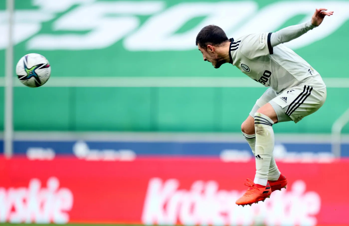 Legia drugi raz z rzędu bez kompletu punktów i gola. Michniewicz wyrzucony na trybuny