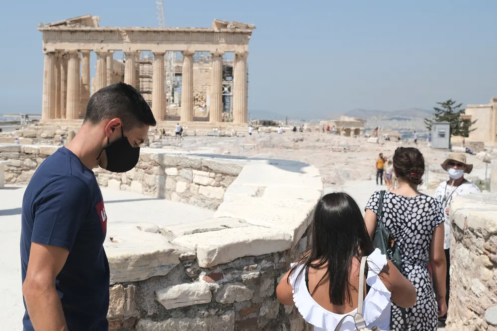 Grecja znosi kwarantannę dla mieszkańców UE w szczycie epidemii