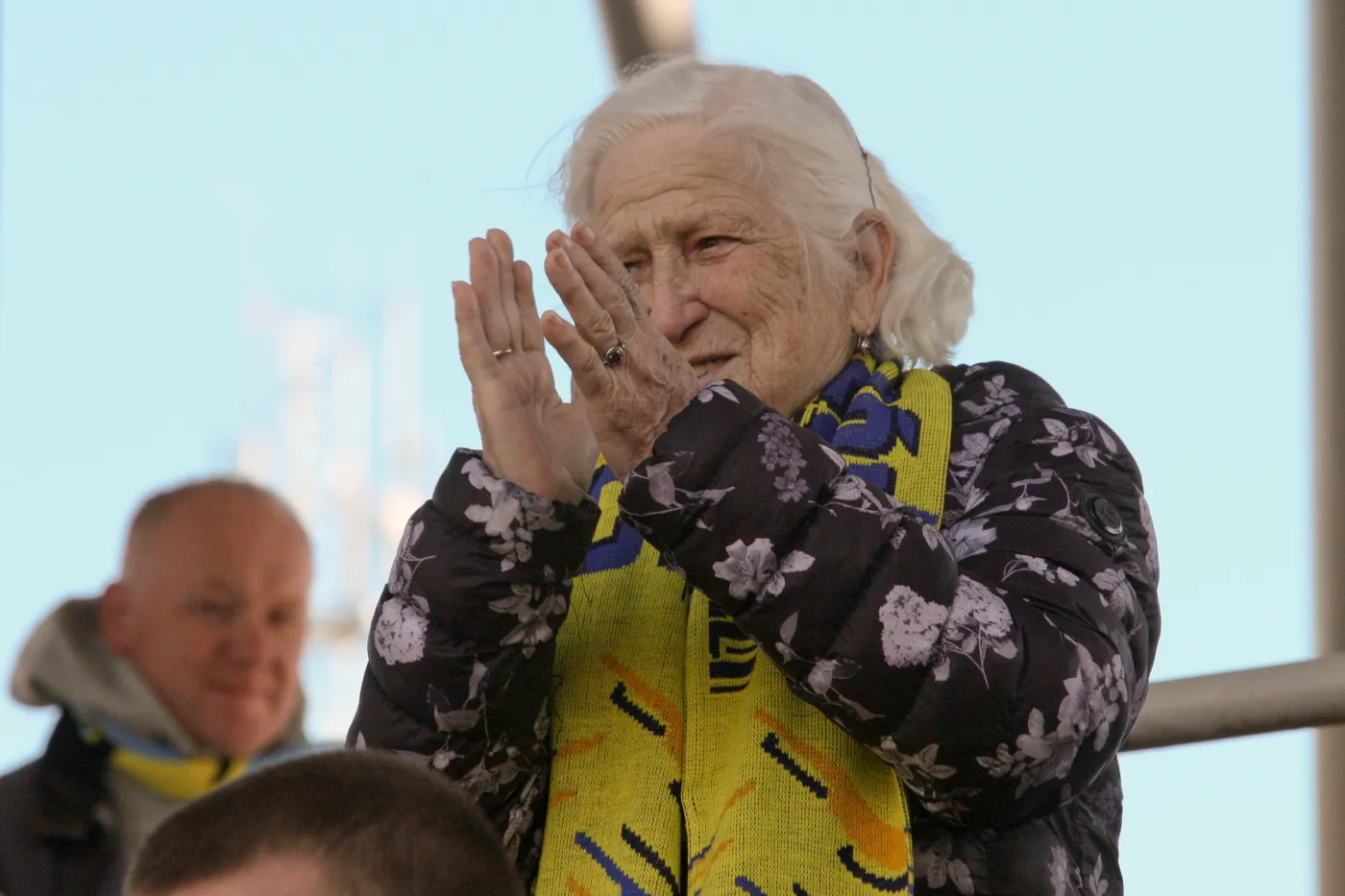 90-latka oklaskiwała widowiskowe pojedynki żużlowców Stali i Włókniarza