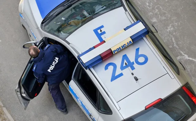 Pościg i strzelanina na Targówku. 39-latek uciekał przed policją skradzionym samochodem