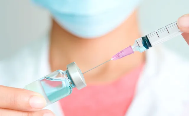 Jak działa szczepionka mRNA? Ekspert o szczepieniu przeciwko koronawirusowi