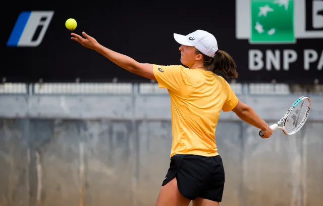 Świątek gra dalej w Rzymie. Ale z Keys początek nie był łatwy