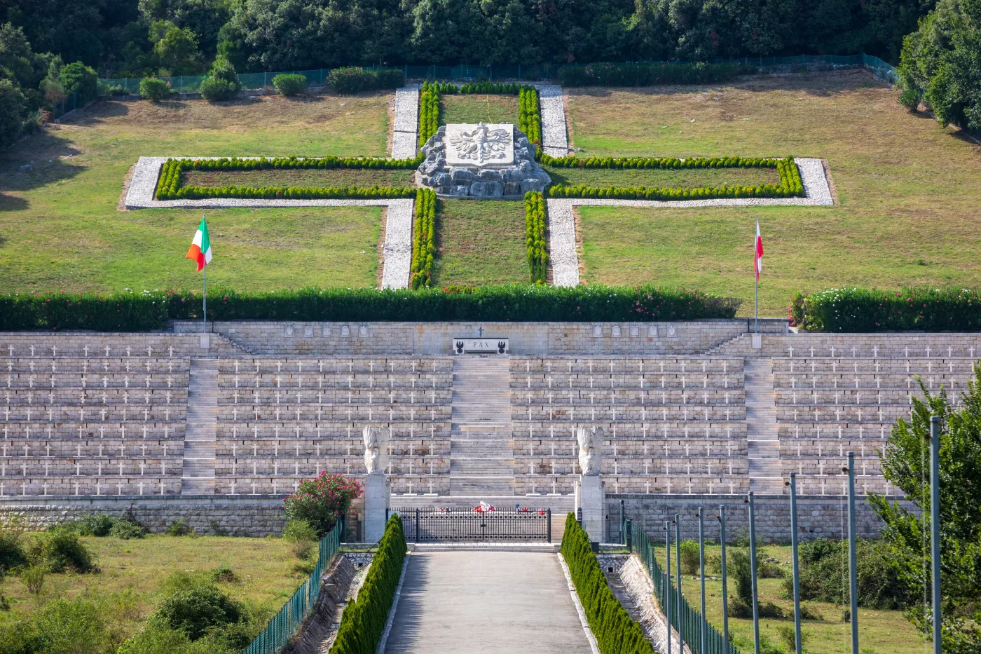 Anna Maria Anders i ambasador Izraela oddali na Monte Cassino hołd żydowskim żołnierzom