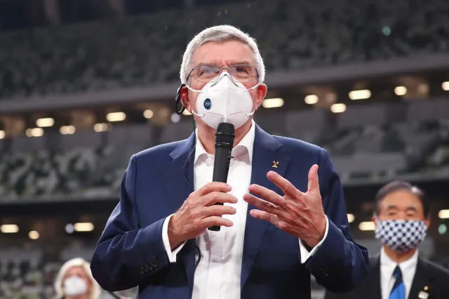 Szef MKOl apeluje do sportowców, by zaszczepili się przed olimpiadą w Tokio