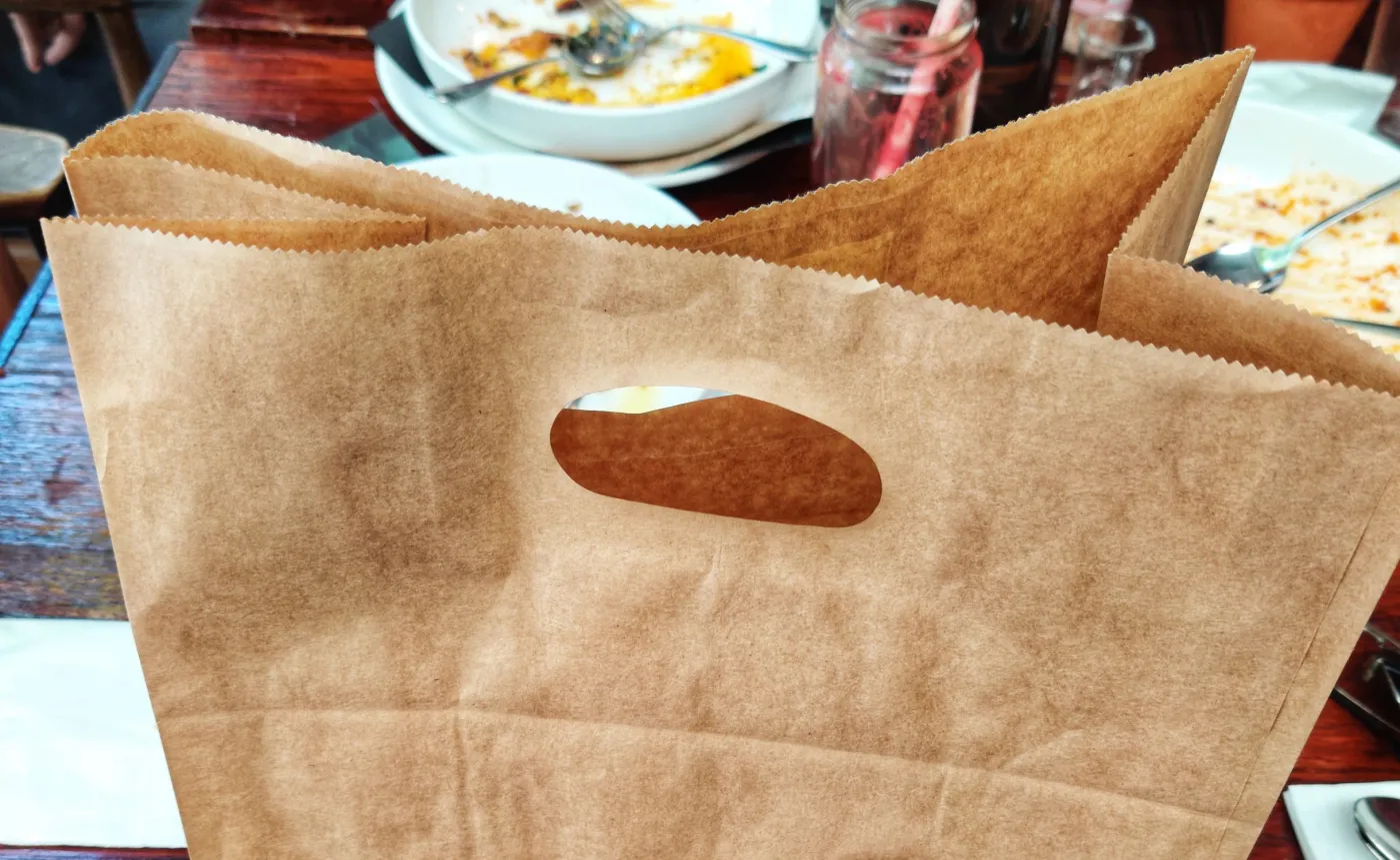 Pakowanie niedokończonych posiłków na wynos. We Francji to już obowiązek