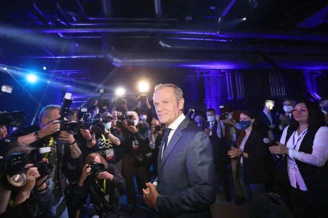 "Tusk podejmuje ryzyko". KOMENTARZE politologów