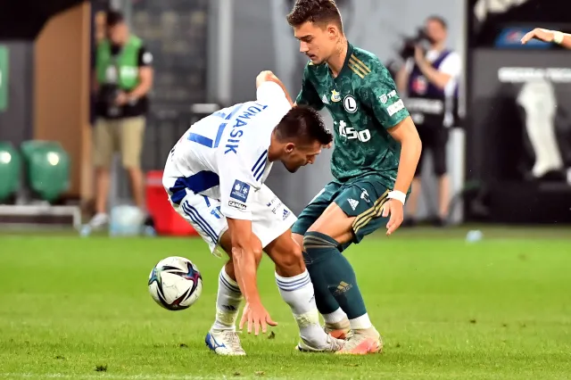 Muci popisał się kapitalnym golem. Legia liderem Ekstraklasy [WIDEO]