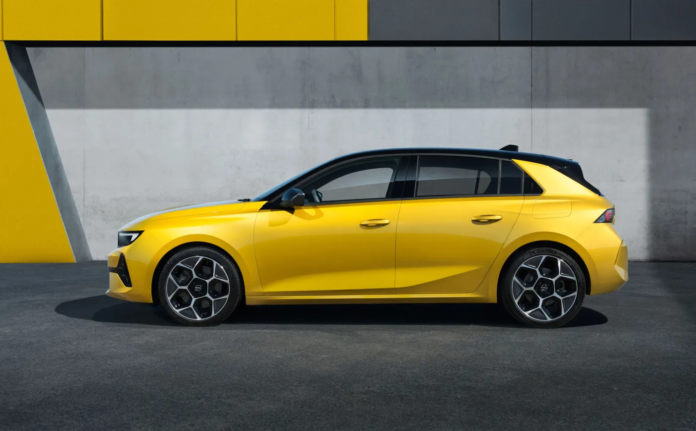 opel-astra-37187843.jpg