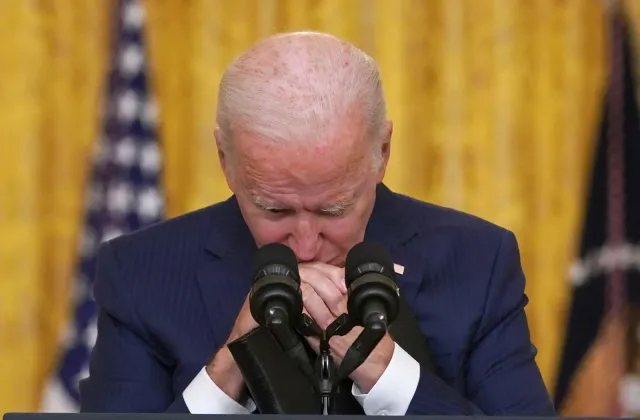 Joe Biden "zagubiony" na konferencji prasowej? "Rodzą się pytania o jego stan zdrowia"