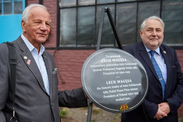 Upamiętniono pracę Wałęsy w stoczni. "Niektórzy do dziś mają z nim problemy. Przegrają"