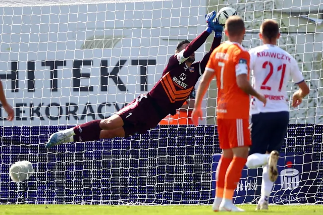 3 gole w 8 minut. Piłkarze z Niecieczy wygrali pierwszy raz w sezonie [WIDEO]